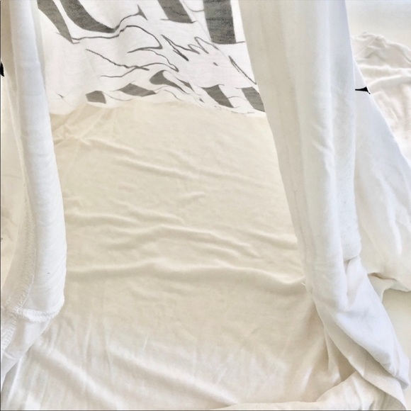 DIVIDED H&M White Printed Tee Crop Top Women’s Size Large - Picture 4 of 7